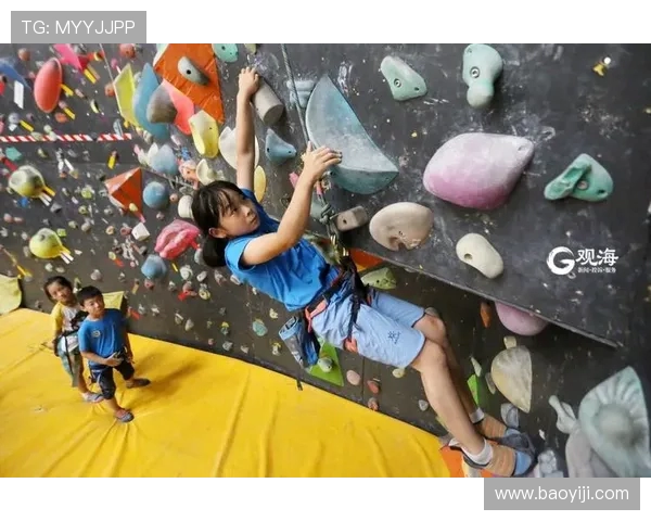 成都极限运动队在世界攀岩锦标赛中以95分稳居积分榜首位